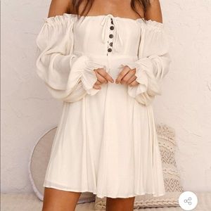 Off the shoulder white balloon sleeve dress